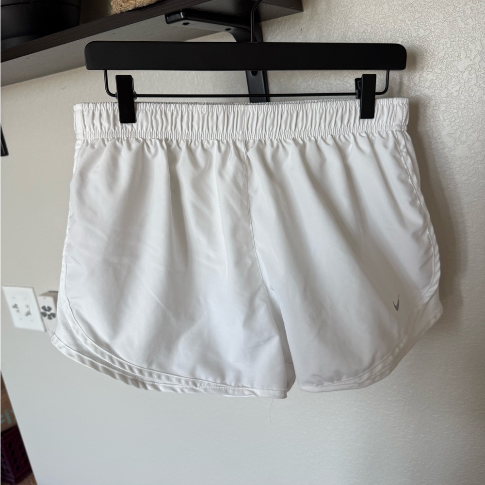 Nike White Athletic Shorts Lightweight Elastic Waist